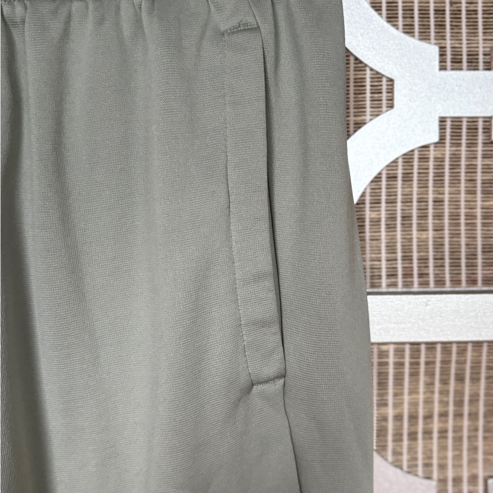 Under Armour Men's Light Gray Joggers - Picture 3 of 7